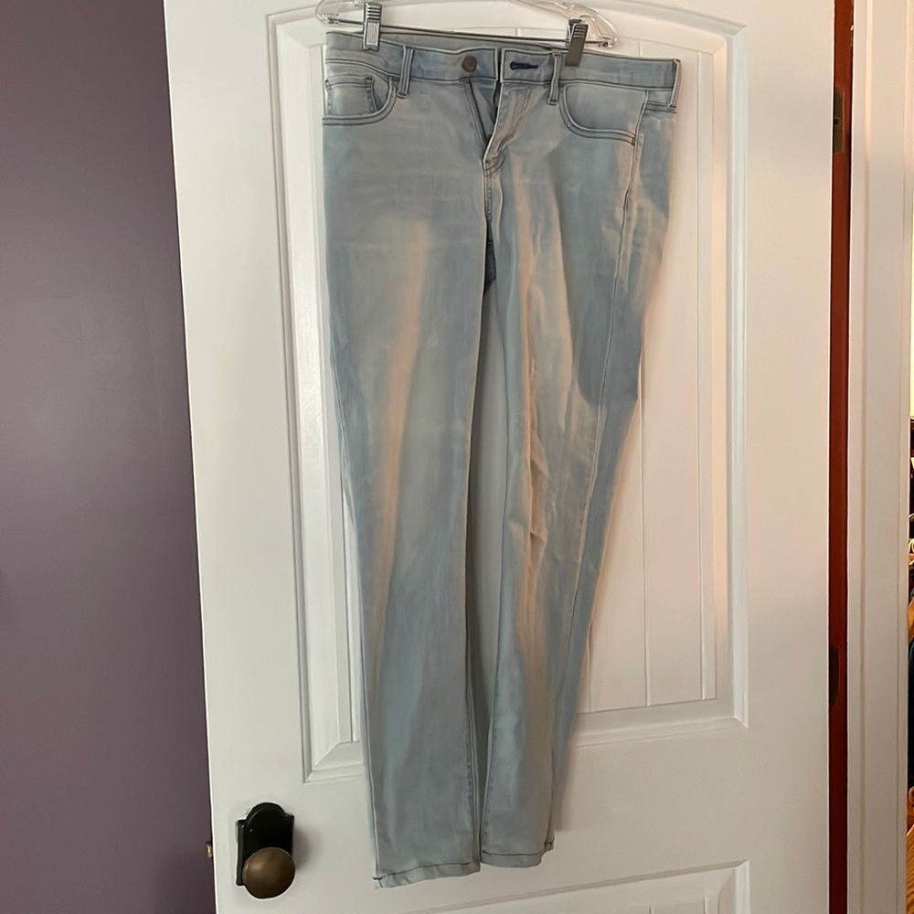 Uniqlo light wash jeans size 28